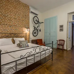 doors-meidan-design-hotel.alltbilisihotels.com/